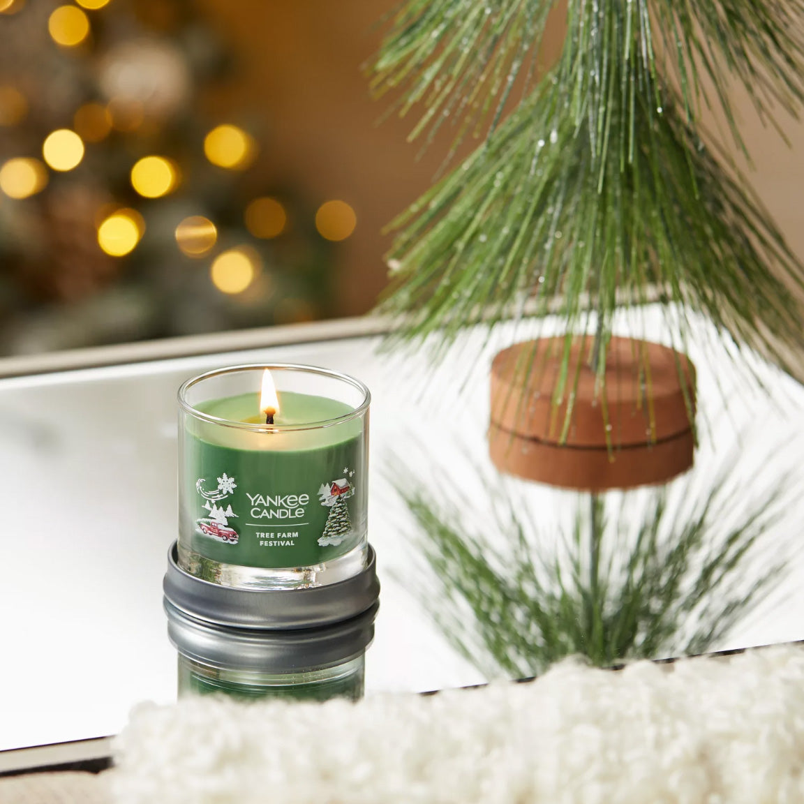 Yankee Candle Signature Small Tumbler Candle, 1- Wick (4.3oz) - Tree Farm Festival