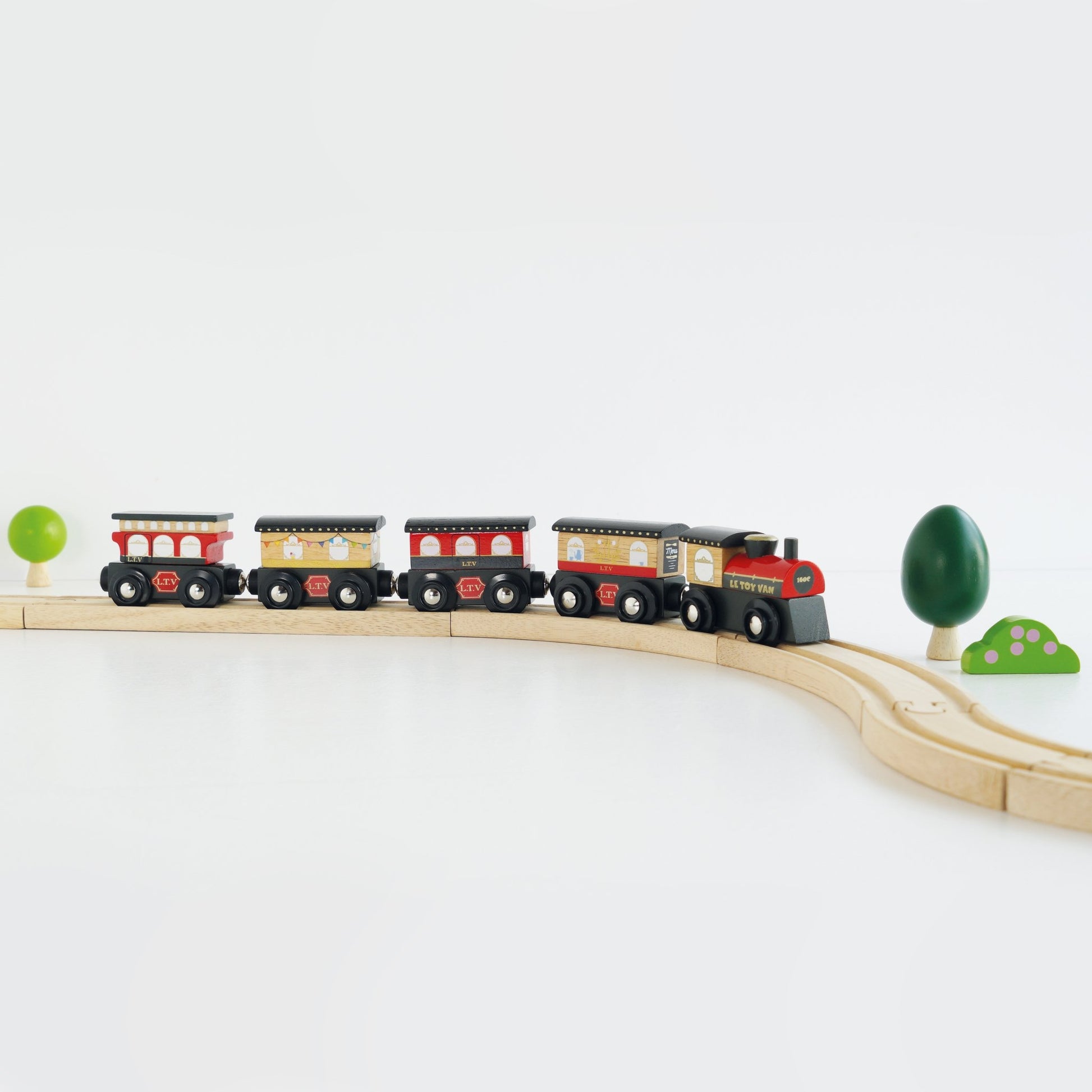 Le Toy Van Train (2 Colours) - Pupsik Singapore