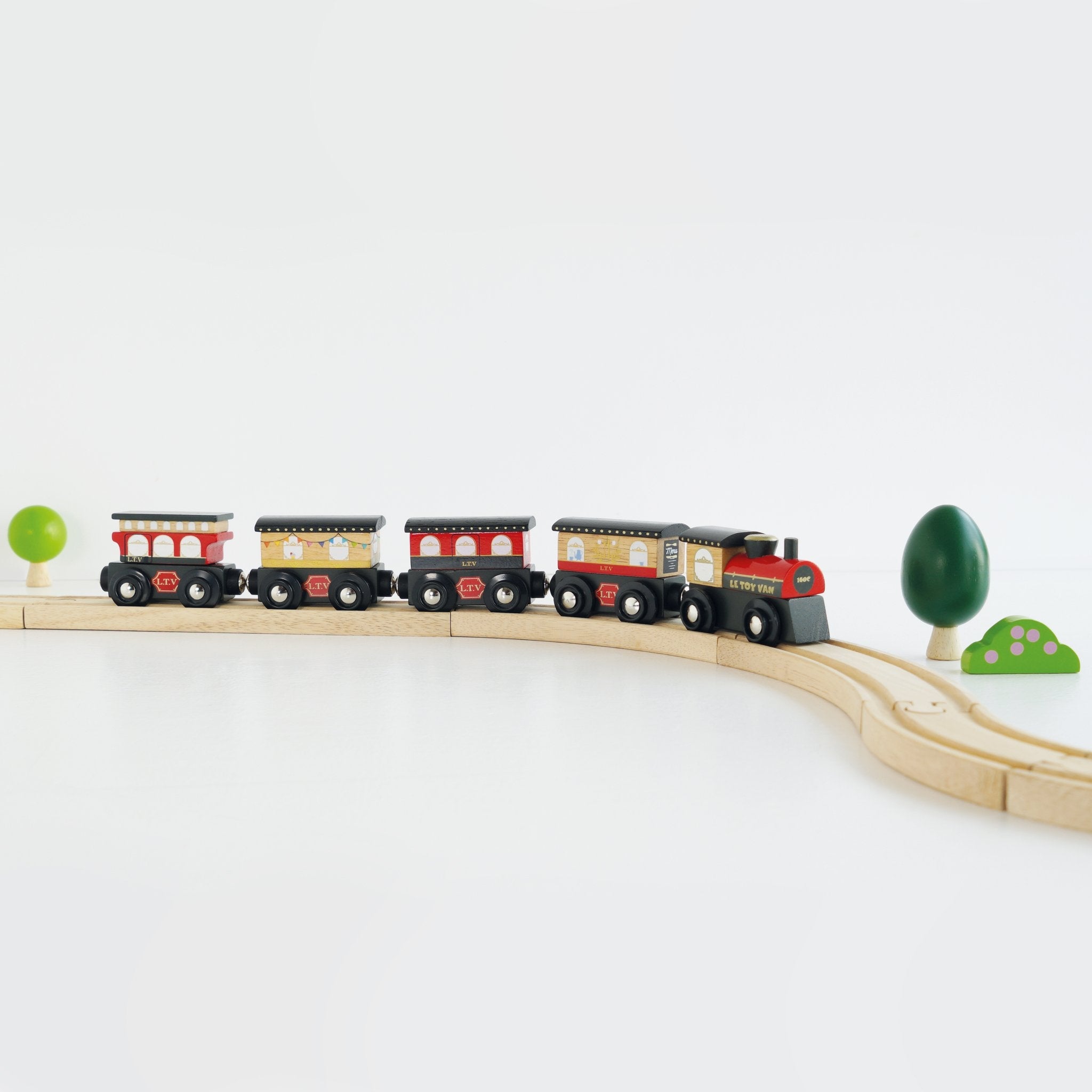 Le Toy Van Train (2 Colours) - Pupsik Singapore
