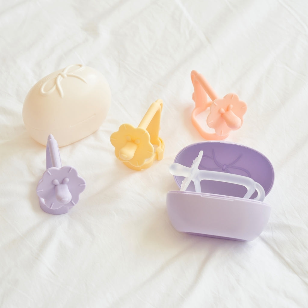 Moyuum Lion Wrist Teether with Case (4 Colors)